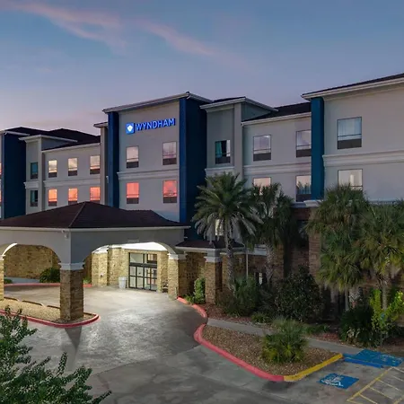 Wyndham Lake Charles-3